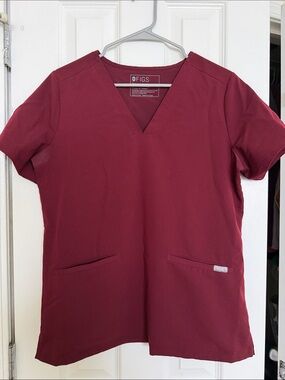 Figs Women's V-Neck Scrub Top and Joggers in Burgundy - Medium